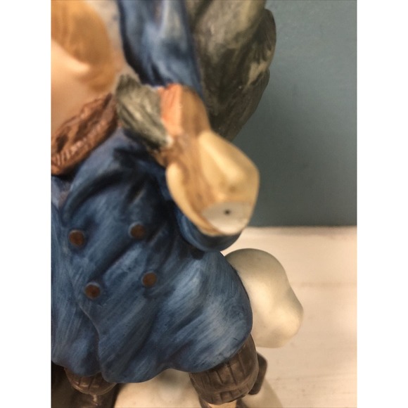 1981 Avon Keeping The Christmas Tradition Memories Series Porcelain Figurine * - Picture 3 of 6